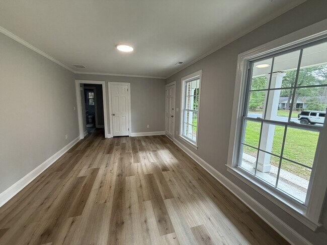 Building Photo - 117 Greenwood Dr
