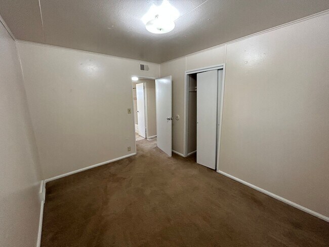 Building Photo - single family home