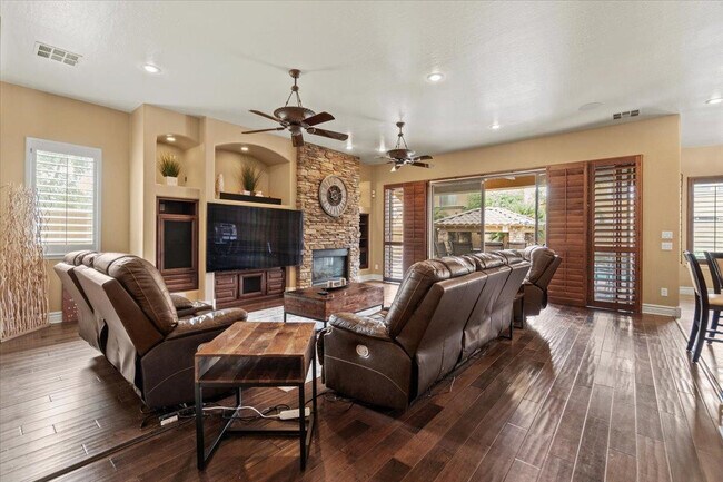 Building Photo - 4053 E Thunderheart Ct