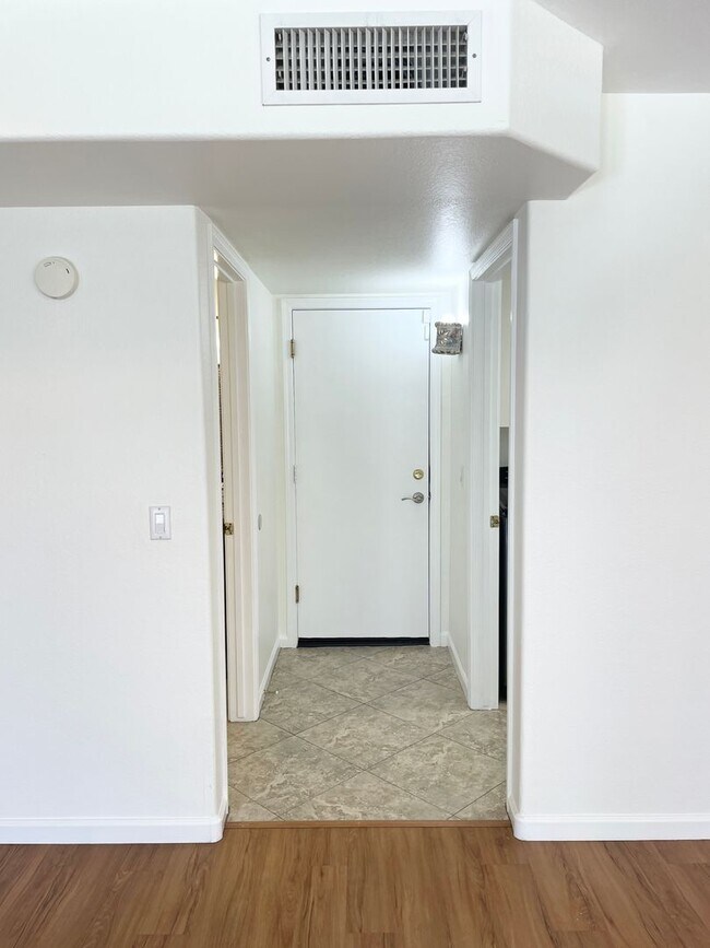 Building Photo - Stunning 4 Bedroom/2.5 Bath Home In Phoeni...