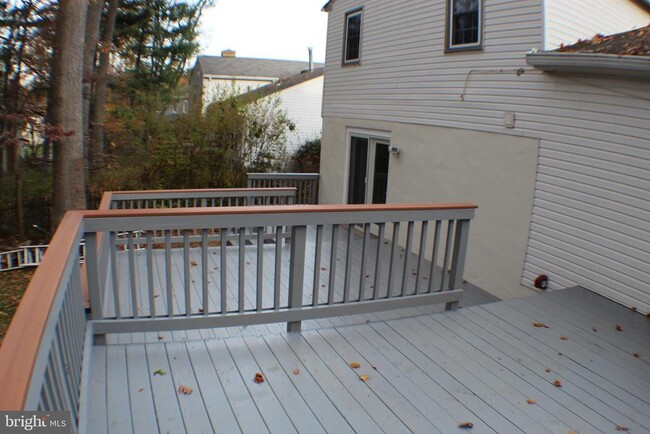 Building Photo - 5584 Queen Victoria Ct