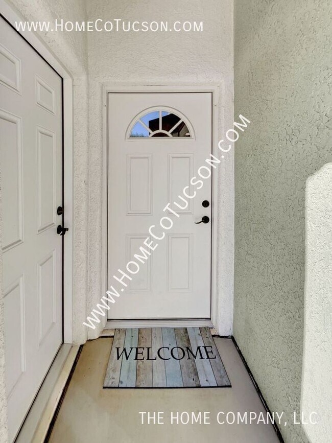 Building Photo - 5661 N Vista Karina Mia