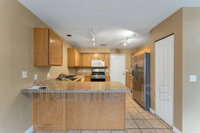 Building Photo - 2433 S Seclusion Ln