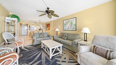 Building Photo - 7205 Thomas Dr