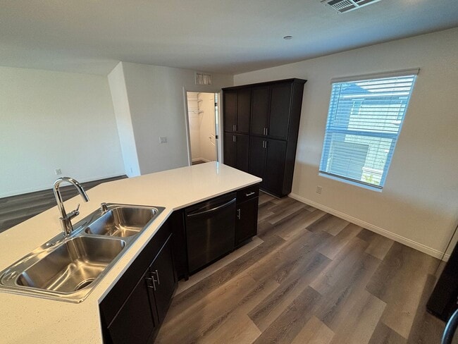 Building Photo - Beautiful 3Bed/3Bath Townhome located in Enterprise/Southern Highlands–Southwest Henderson border...