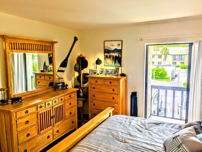 Building Photo - SEASONAL/SHORT TERM TURNKEY condo