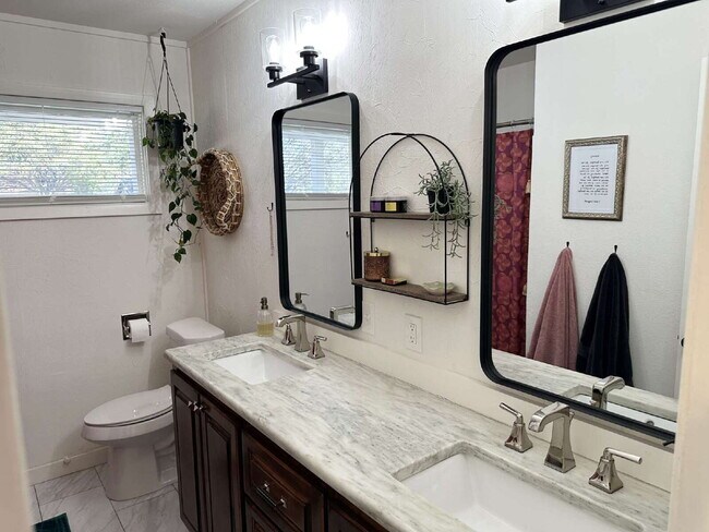 Building Photo - "Adorable 3-Bed Home with Modern Updates, Classic Charm and a Spacious Backyard Retreat!"