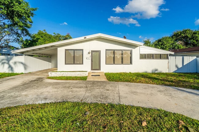 Building Photo - 17835 NE 6th Ave