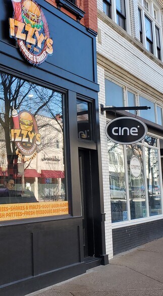 Private entrance - 128 E High St