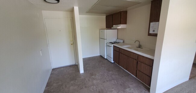 Building Photo - El Cajon / La Mesa Lodge