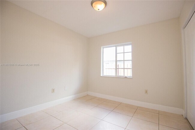Building Photo - 15650 NW 39th Ct