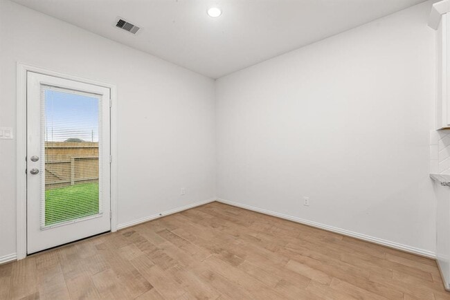 Building Photo - 27931 Western Crk Ct