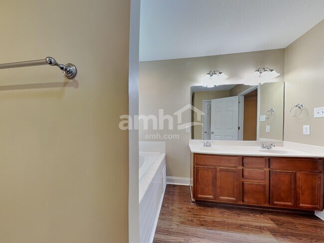 Building Photo - 5818 Rhyne Cove Ln