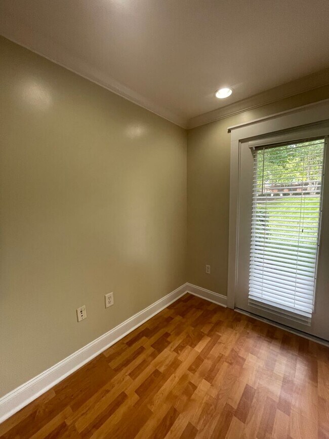 Building Photo - 14-1413 Ordonez