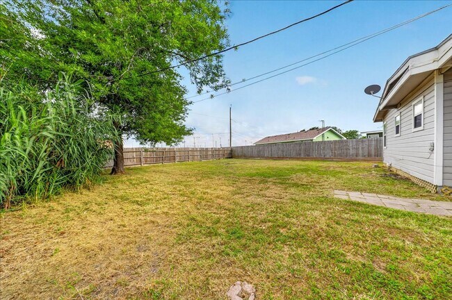 Building Photo - 929 Ashland Dr