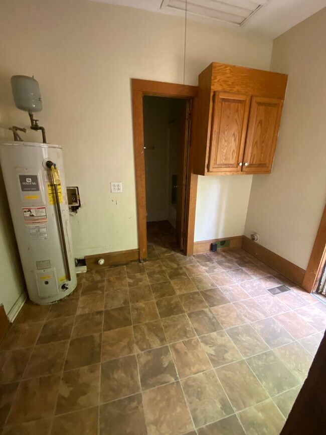 Building Photo - Historic Ranch Home