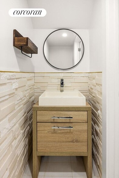 Building Photo - 573 Gates Ave