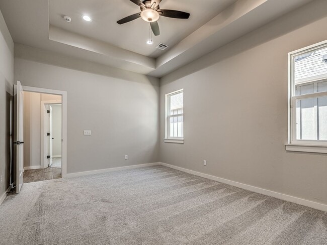 Building Photo - Newer Beautiful home in East Edmond + 4 Be...