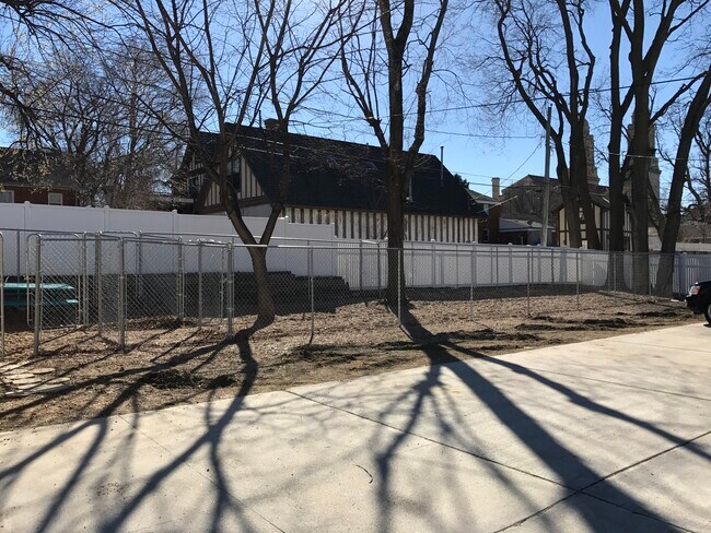 Dog Run - 3815 Cuming St