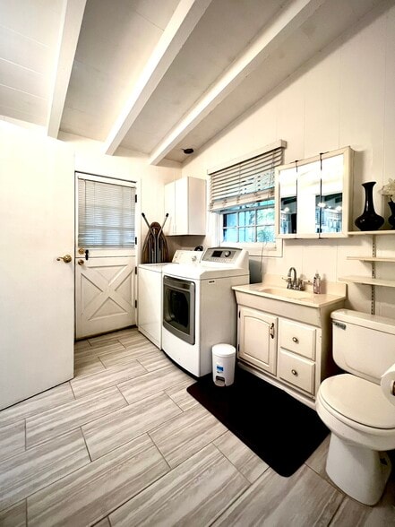 Washroom & Half Bathroom - 7855 Calle Juela