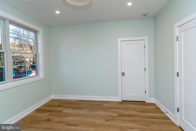 Building Photo - 17 Wilson St