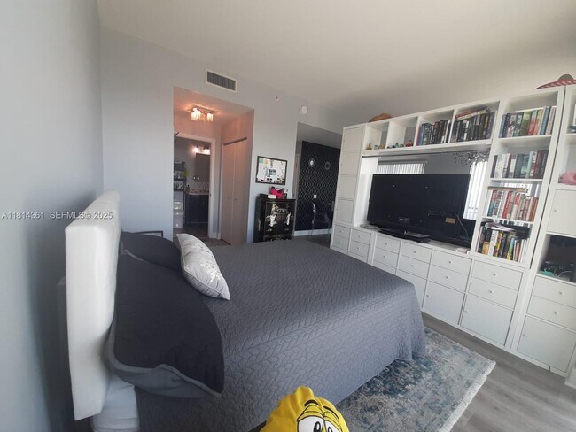 Building Photo - 60 SW 13th St