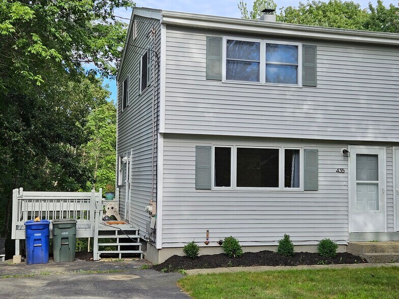 Primary Photo - 435 Duck Pond Rd