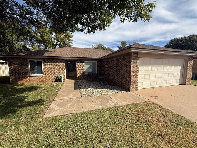 Primary Photo - Luxury 3/2/2 in Cooper school district!