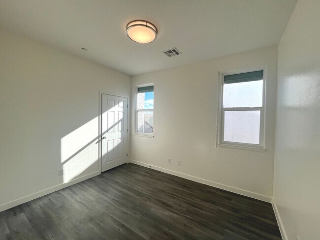 Building Photo - 1533 Franklin Ln