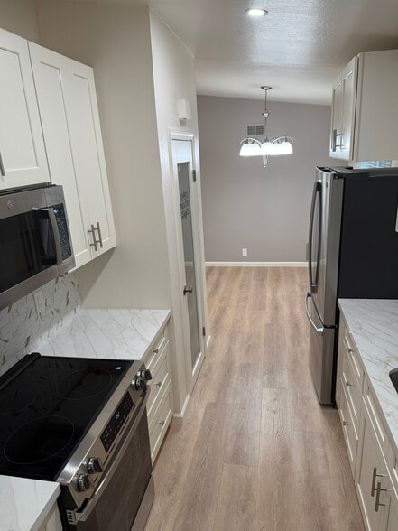 Building Photo - 1677 Canary Dr