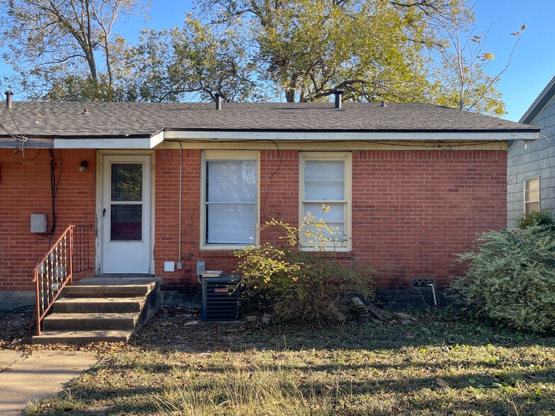 Building Photo - 3719 Parkwood St