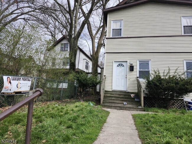 Building Photo - 556 Scotland Rd