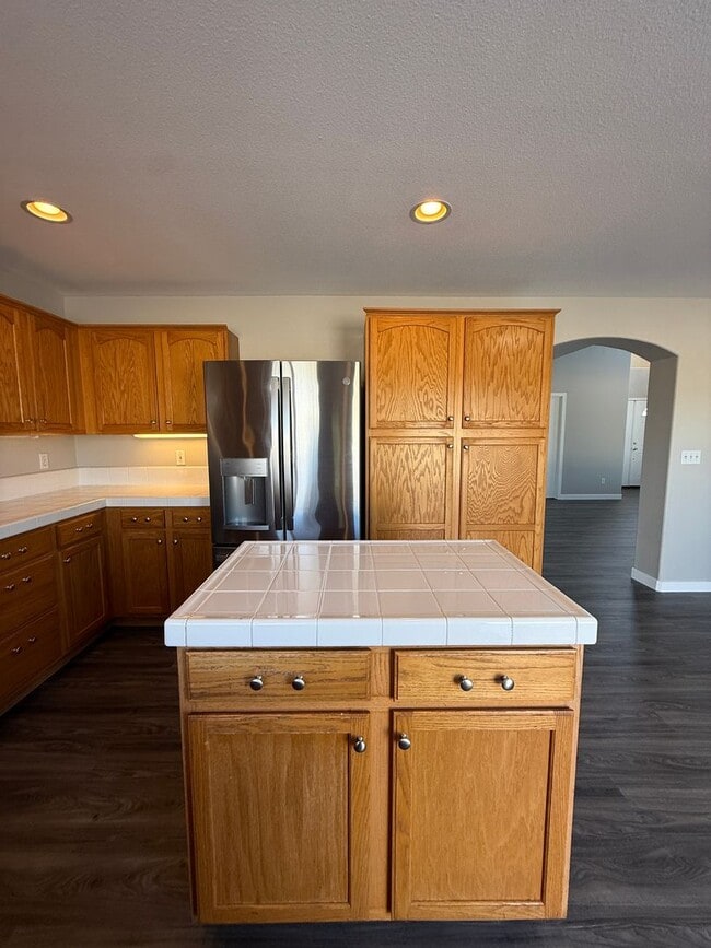 Building Photo - Beautiful River Oaks Large Two Story Home With Three Car Garage