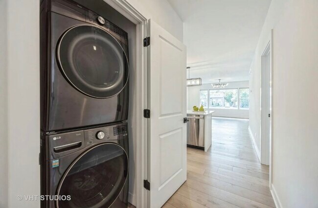 Building Photo - 823 N La Grange Rd