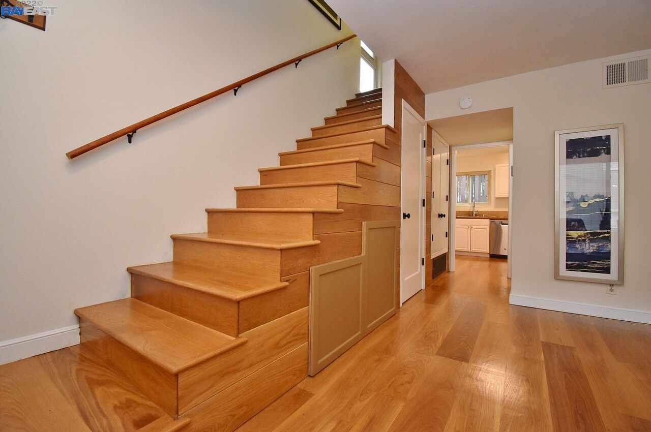 Building Photo - 111 Ascot Ct