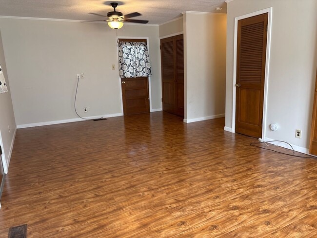 Building Photo - 81 Royal Oaks Pl