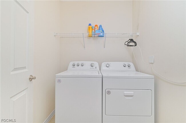 Building Photo - 1009 Jacaranda Pkwy E