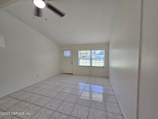 Building Photo - 11927 Dowling Ln