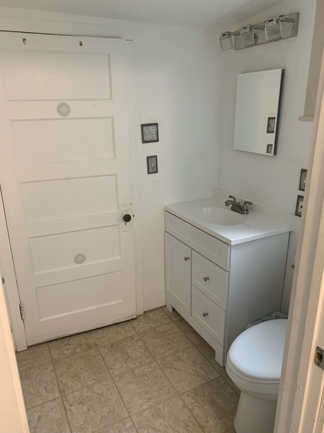 Building Photo - 450 W Sherman St