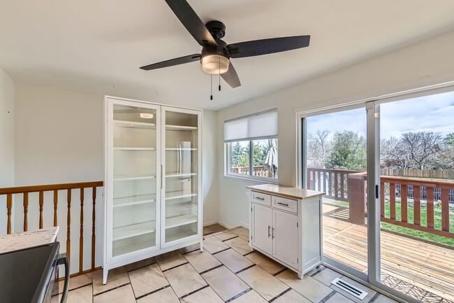 Building Photo - 4 Bedroom 2 Bath House In Louisville! Avai...