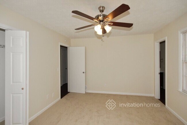 Building Photo - 4660 Candlewyck Way