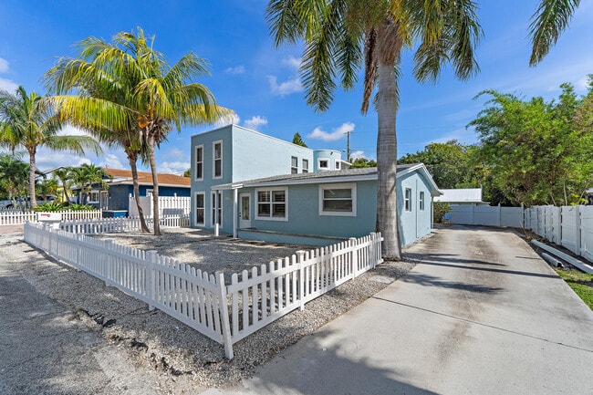 Building Photo - 1779 Len Dr