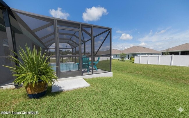 Building Photo - 814 Moment St