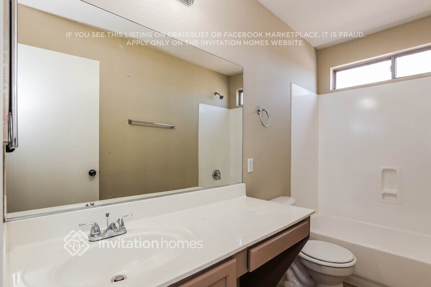 Building Photo - 12334 W Windrose Dr