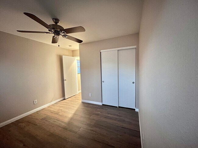 Building Photo - BEAUTIFUL 2BD/2BA SOUTHEAST