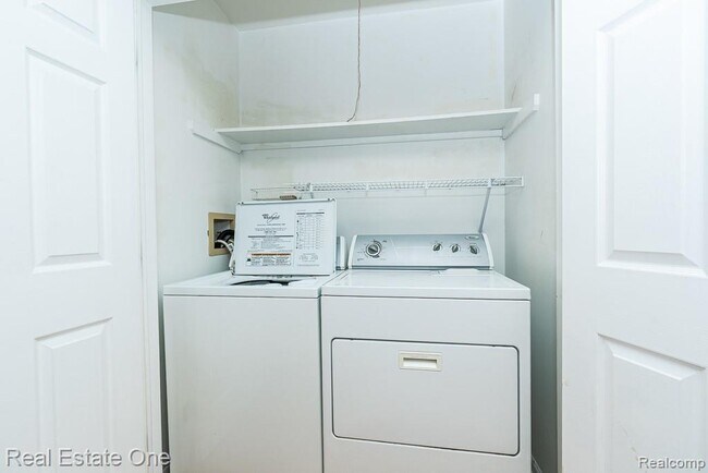 Building Photo - 619 Whitney Dr