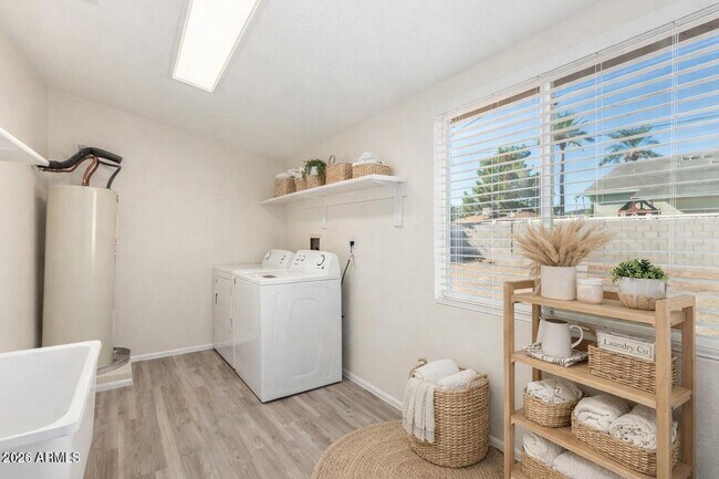 Building Photo - 4016 E Indianola Ave