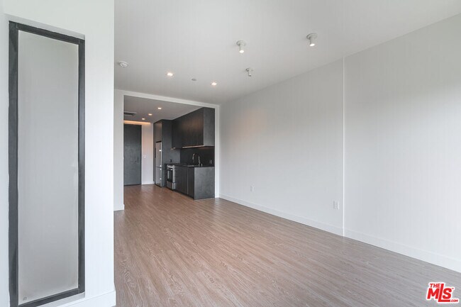 Building Photo - 3688 Overland Ave