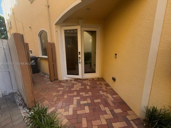 Building Photo - 409 SW 5th St