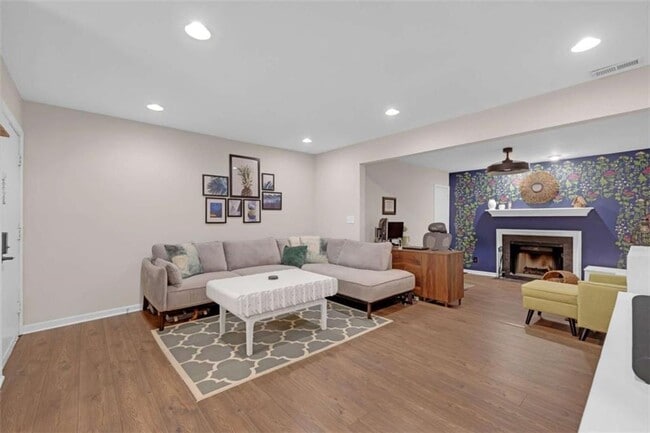 Building Photo - 118 Lablanc Way NW